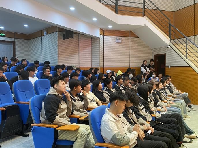 1715419242432064383.jpg 1.jpg