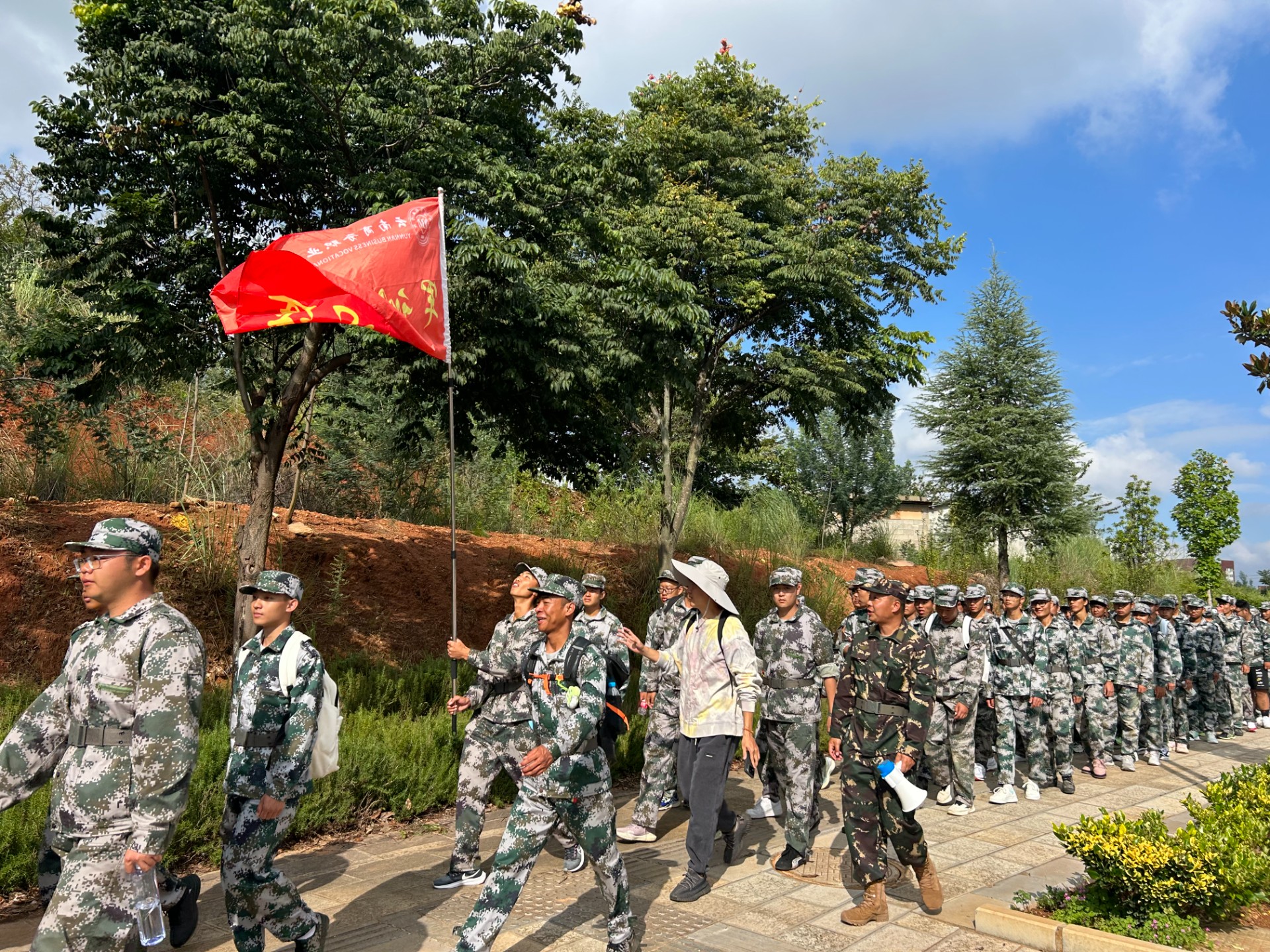 beat365平台官方网站开展 2024 年学生军训野外拉练活动