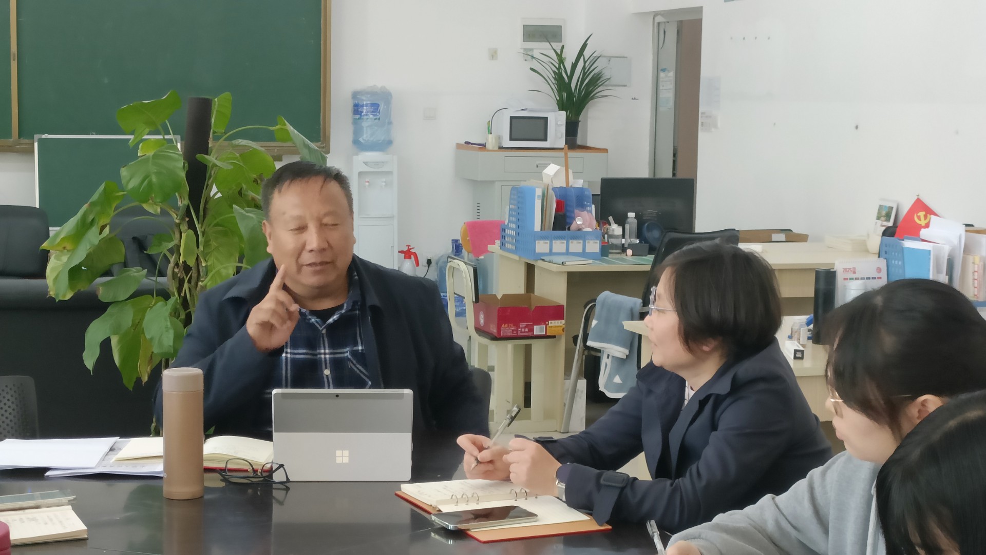 赋能教师，育见未来——赵校引领教师探索商务文化融合之道