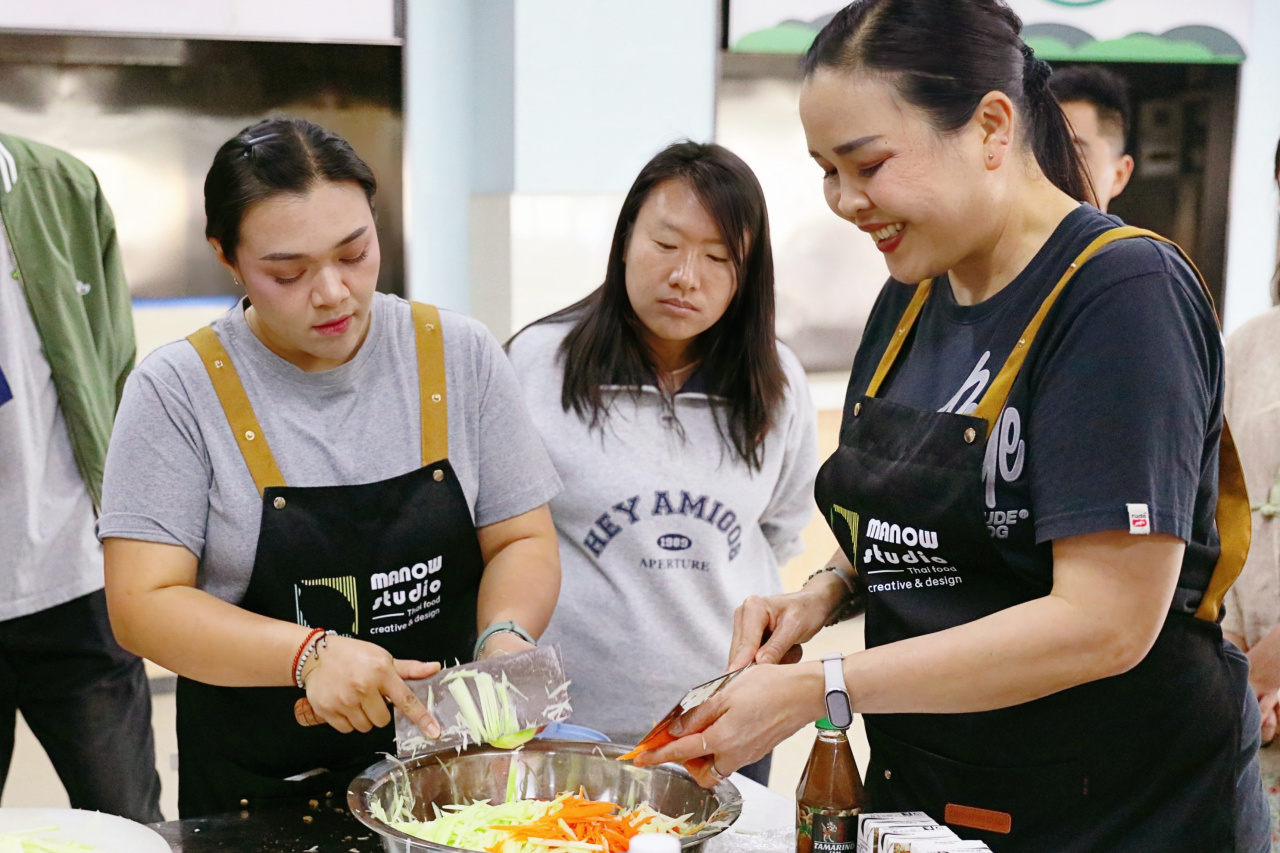 beat365平台官方网站举行泰国菜制作团学活动